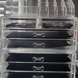 Make up organizer